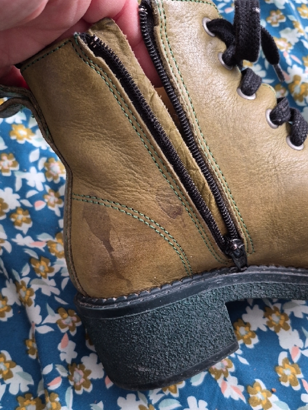 Fluevog Wanderers In Army Green. Leather Lace-Up Ankle Boots with Black Laces 7s - Picture 9 of 12
